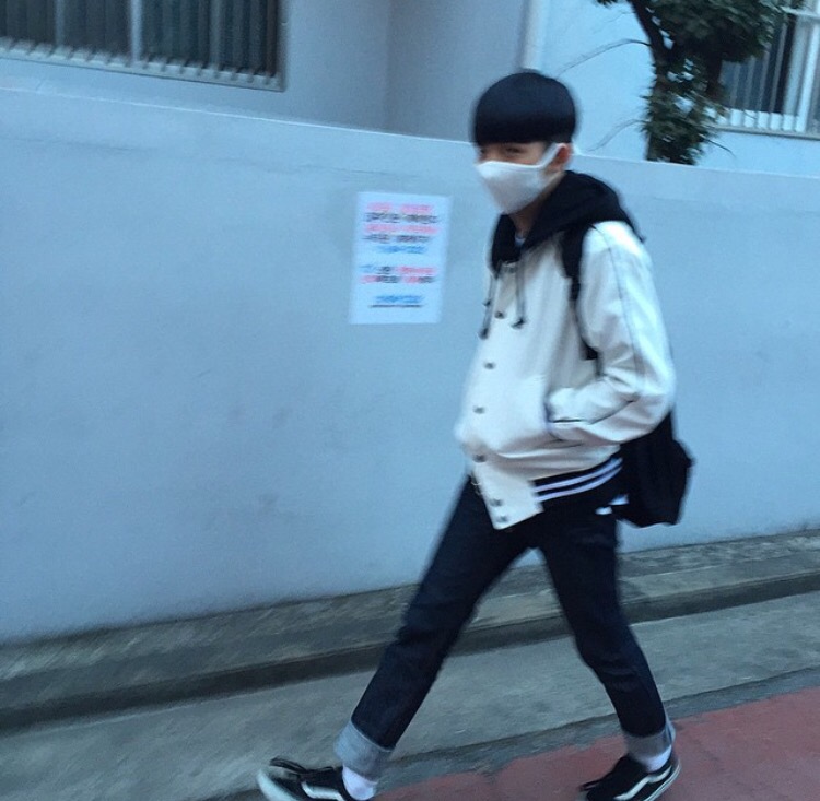 屈腾舒纪