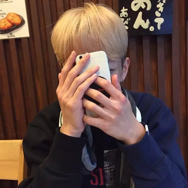 阎妍山飘
