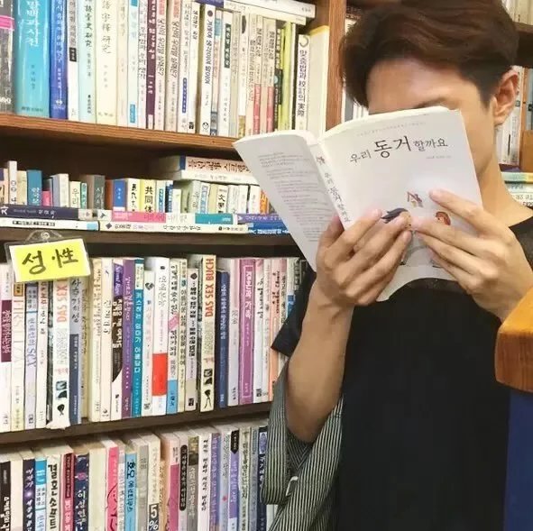 黄薇真怡
