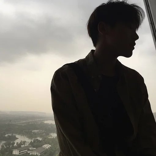 罗琼航士