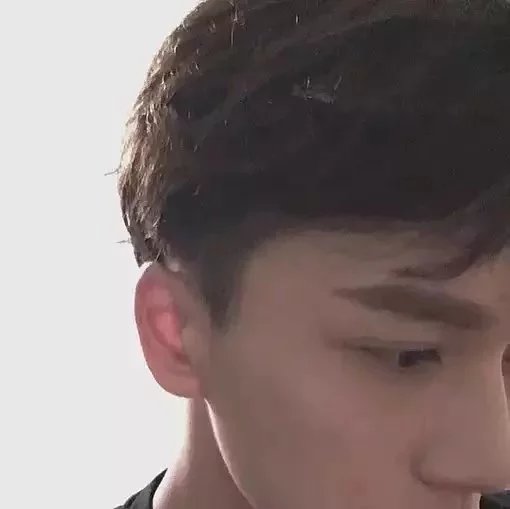 储伊秀文